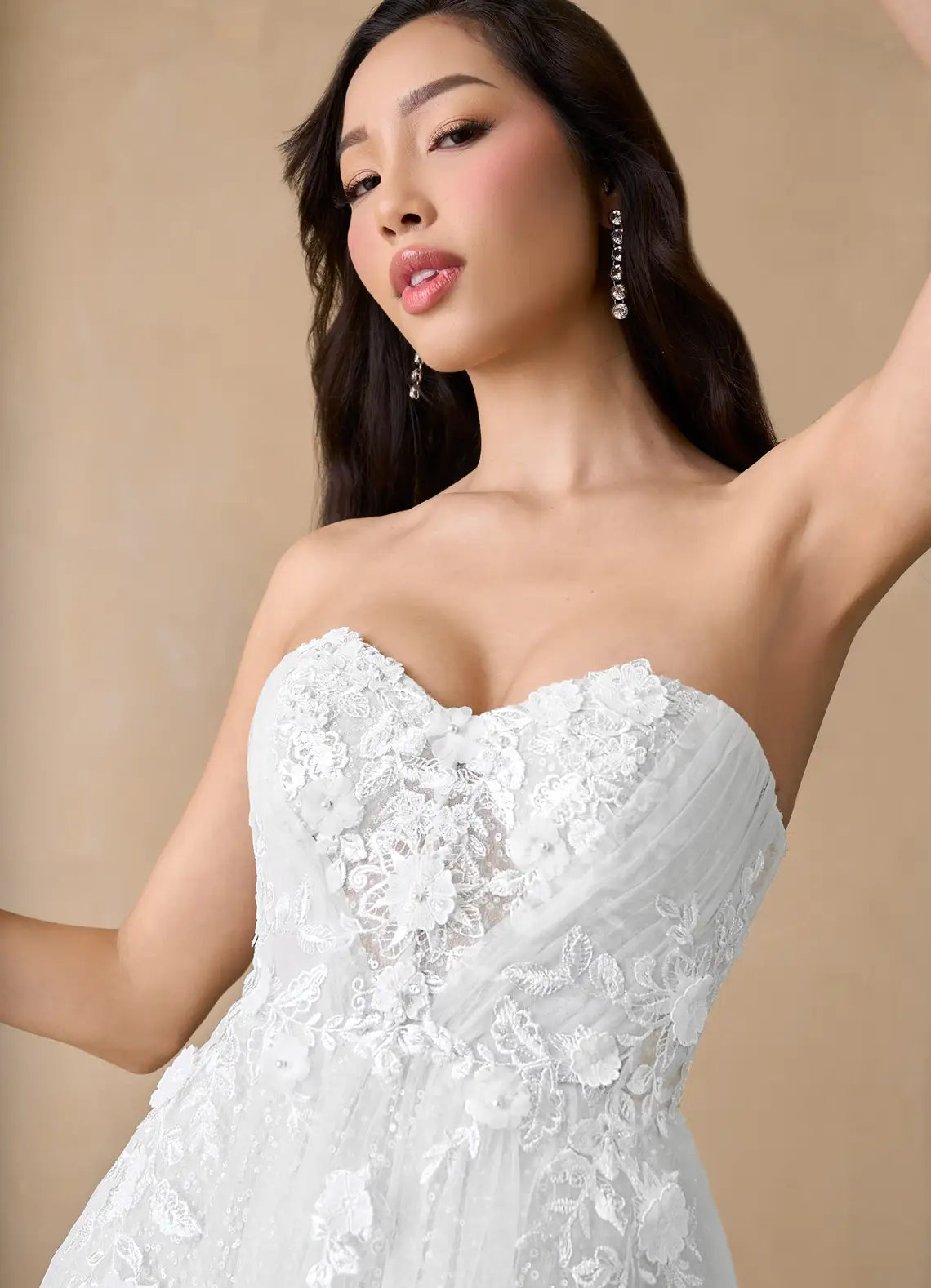Light wedding dress 2025 new temperament bustier petite bridal main dress simple atmosphere senior dress trailing