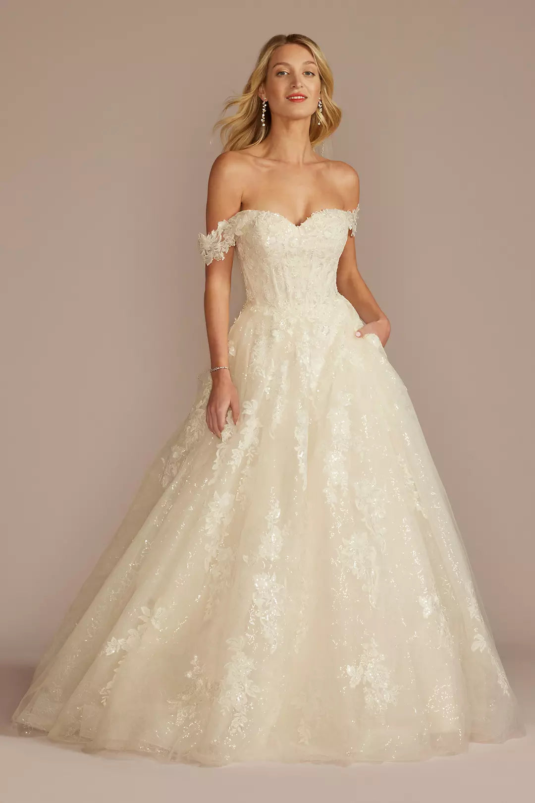 Bridal one-shoulder lace wedding dress high-end custom train style three-dimensional cutting exclusive design