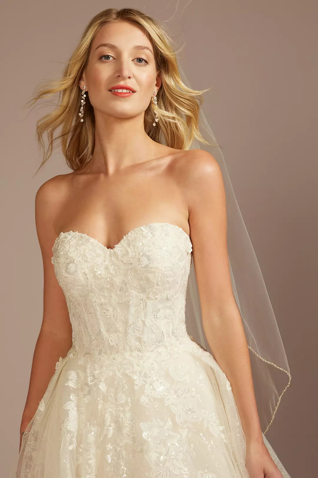 Bridal one-shoulder lace wedding dress high-end custom train style three-dimensional cutting exclusive design