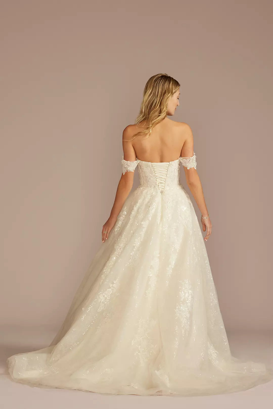 Bridal one-shoulder lace wedding dress high-end custom train style three-dimensional cutting exclusive design