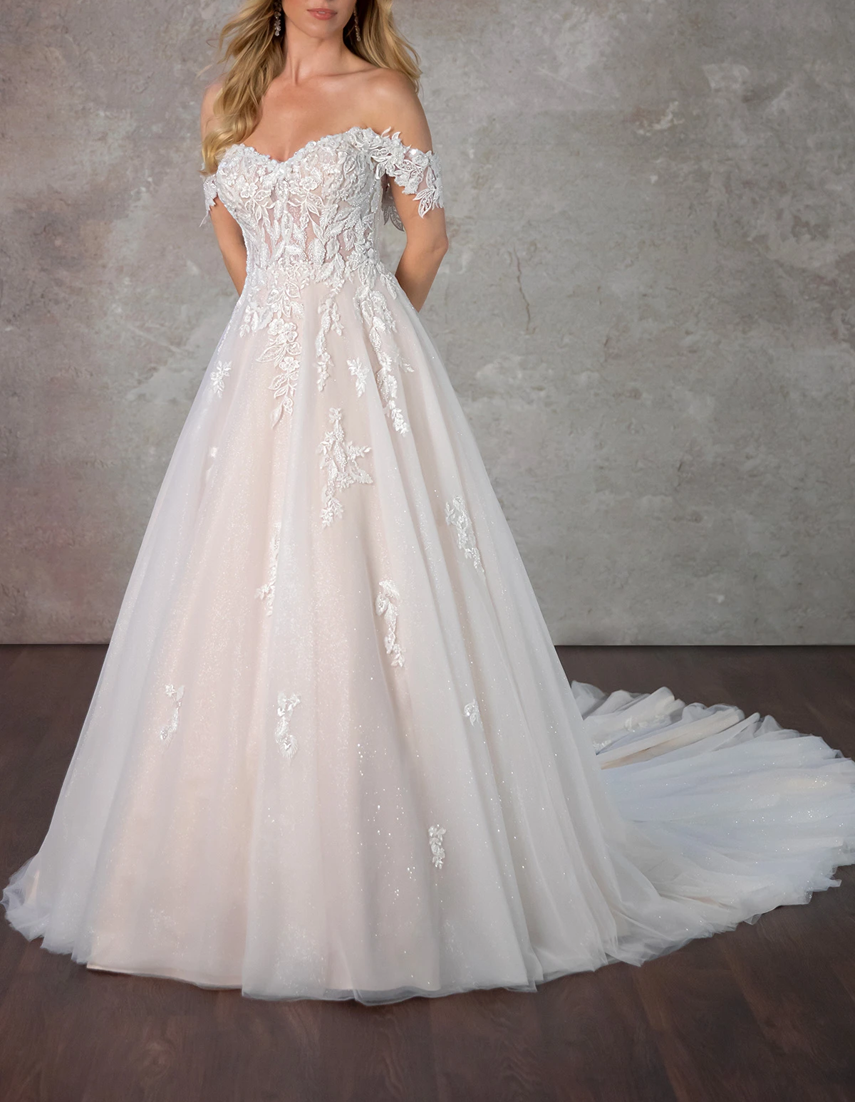 One-shoulder French wedding dress 2025 new bridal senior texture large trailing main veil on the run princess female