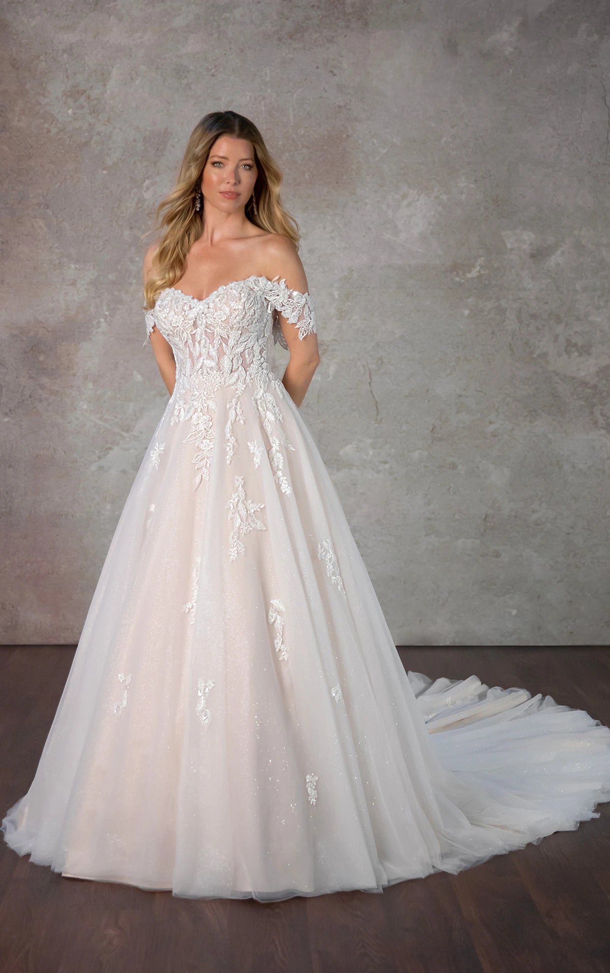 One-shoulder French wedding dress 2025 new bridal senior texture large trailing main veil on the run princess female