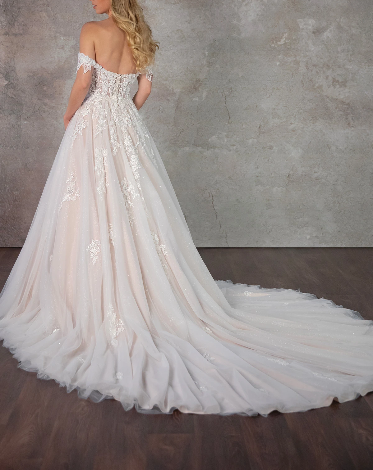 One-shoulder French wedding dress 2025 new bridal senior texture large trailing main veil on the run princess female