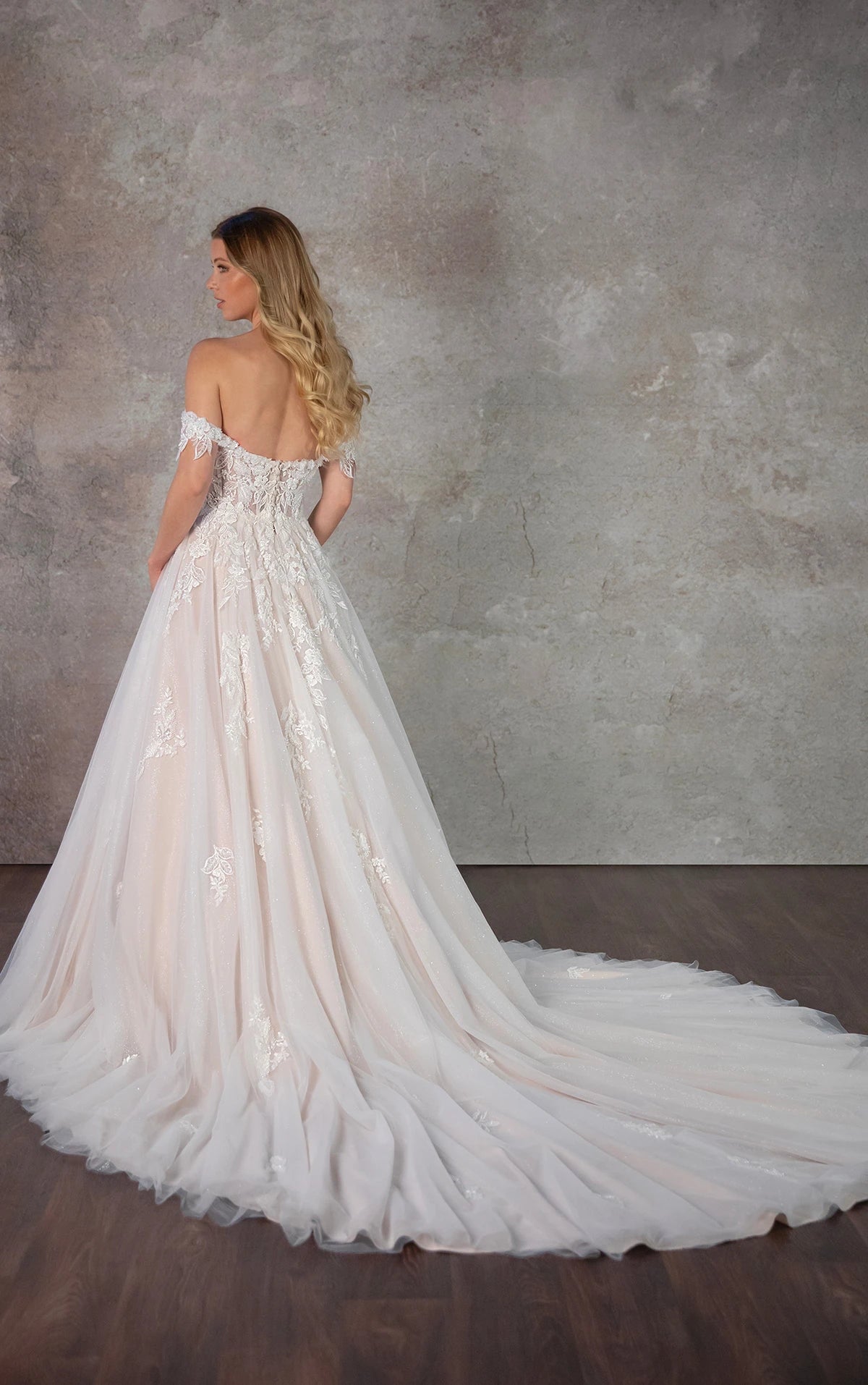 One-shoulder French wedding dress 2025 new bridal senior texture large trailing main veil on the run princess female